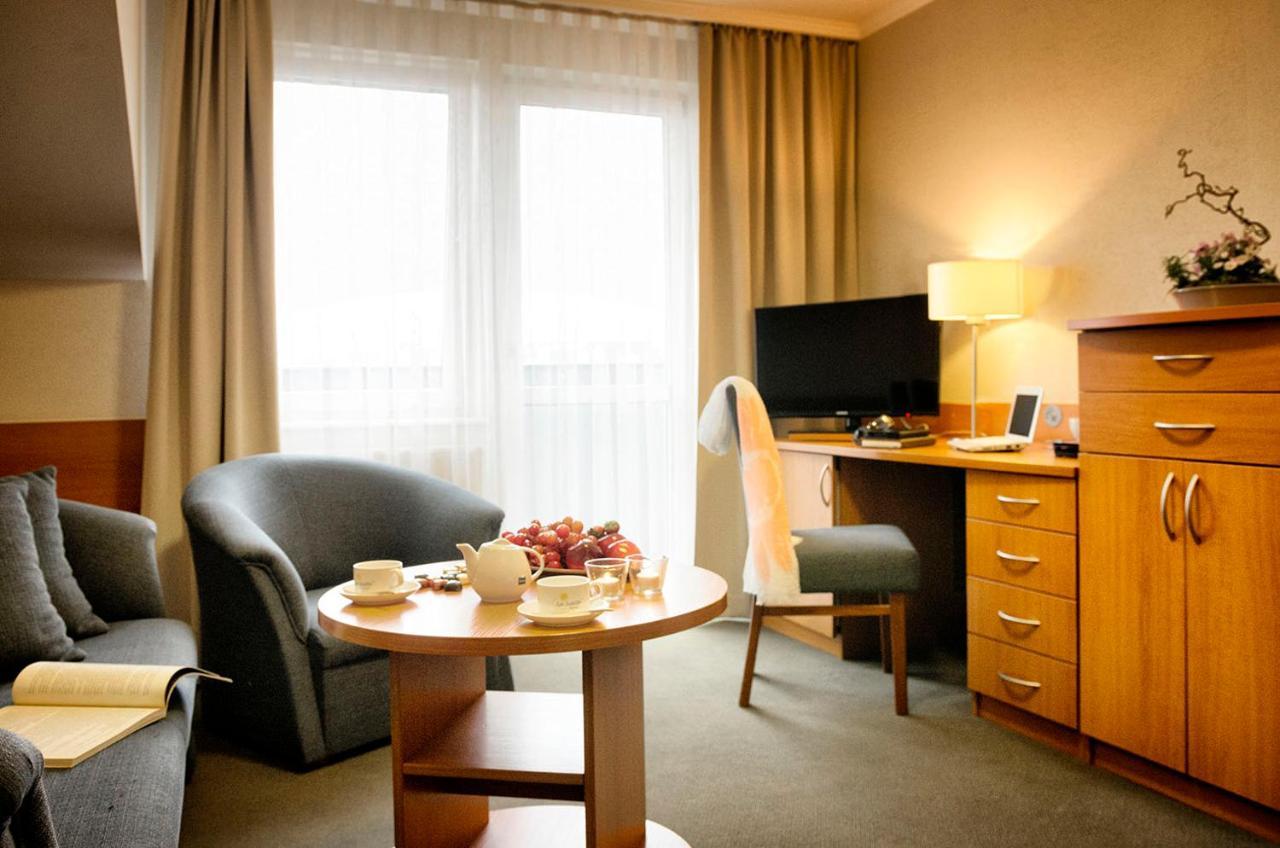 Hotel La Siesta & Medical Spa Jastrzębia Góra Exteriör bild