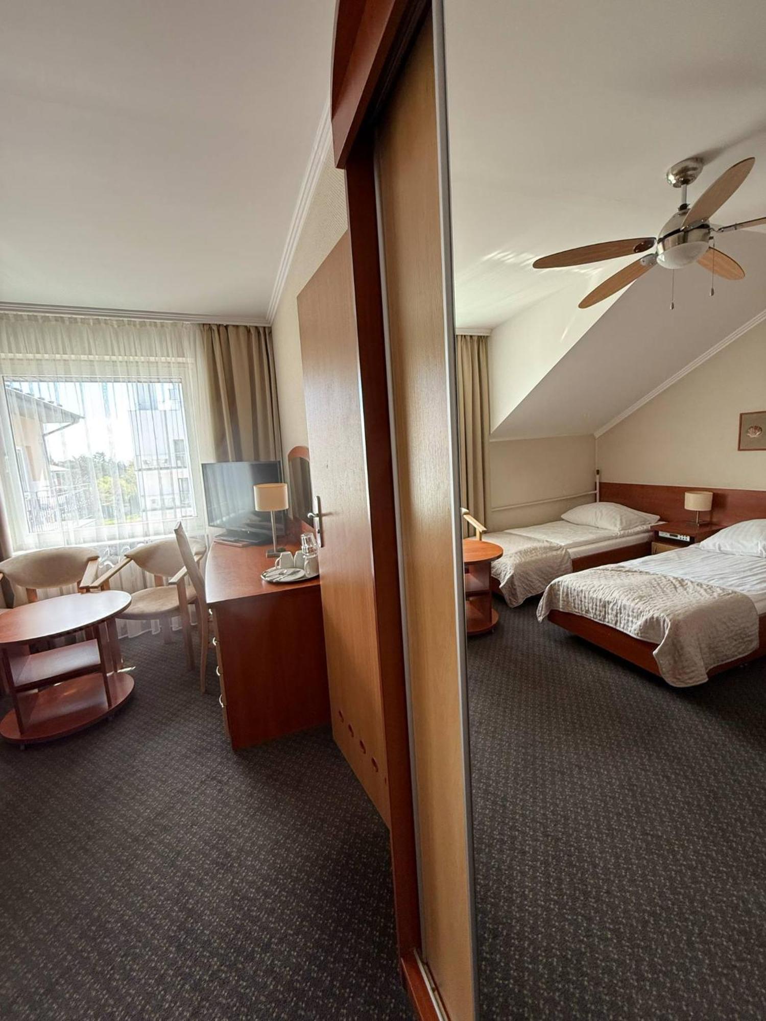 Hotel La Siesta & Medical Spa Jastrzębia Góra Exteriör bild