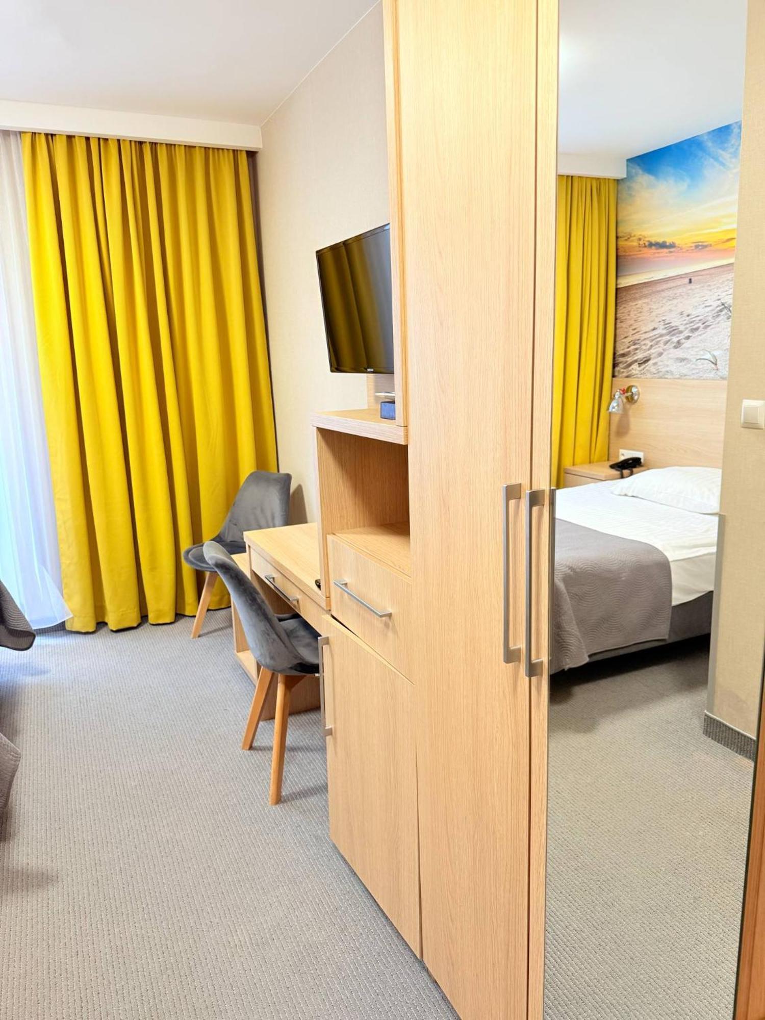 Hotel La Siesta & Medical Spa Jastrzębia Góra Exteriör bild